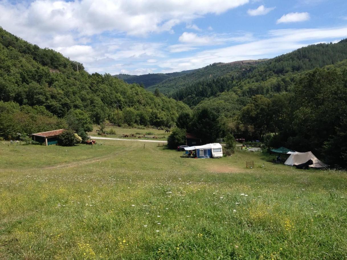 Saint-Pons-de-Thomieres Ferme Les Therondels מראה חיצוני תמונה